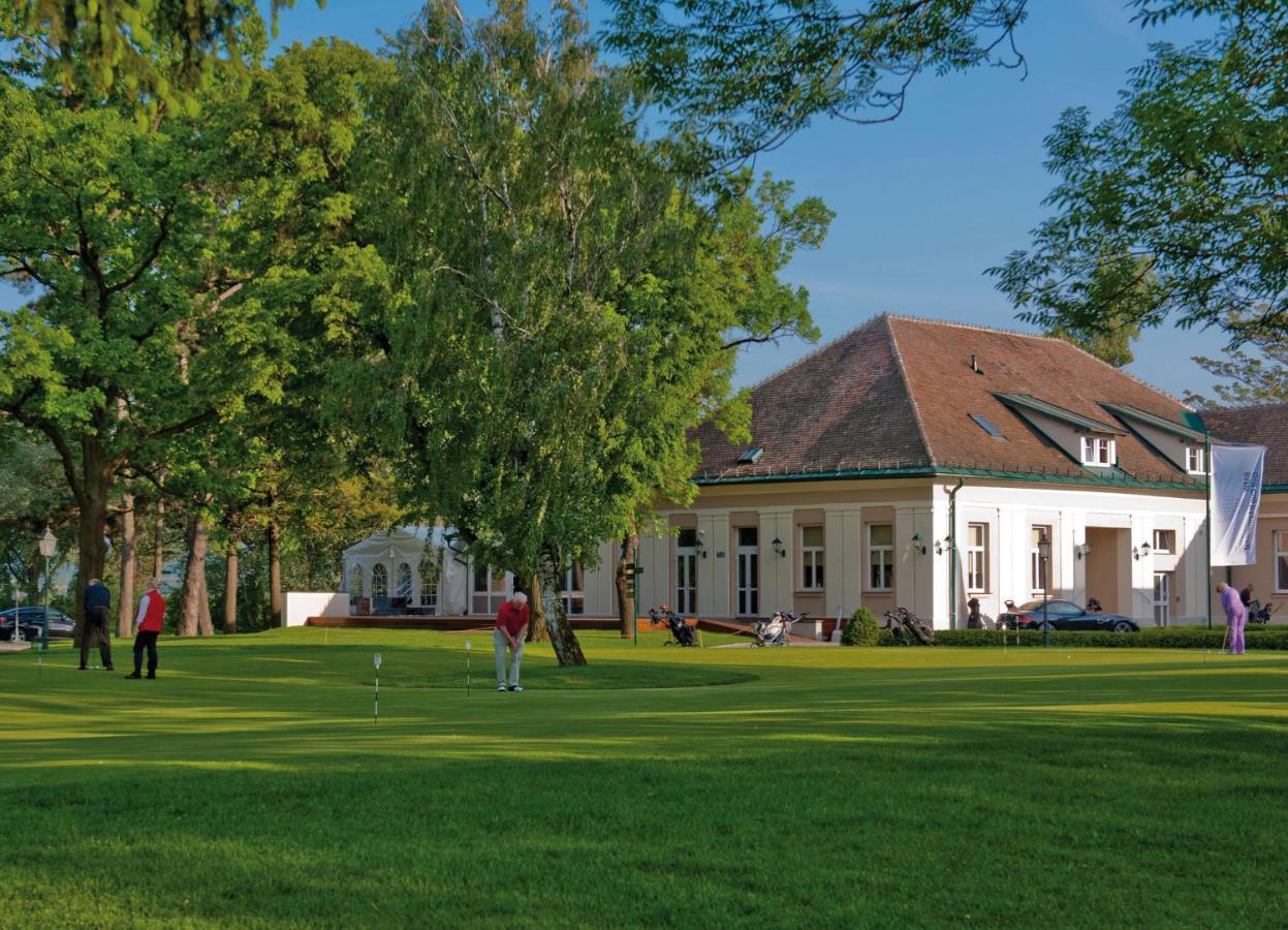 Hotel Diamond Country Club Atzenbrugg Экстерьер фото