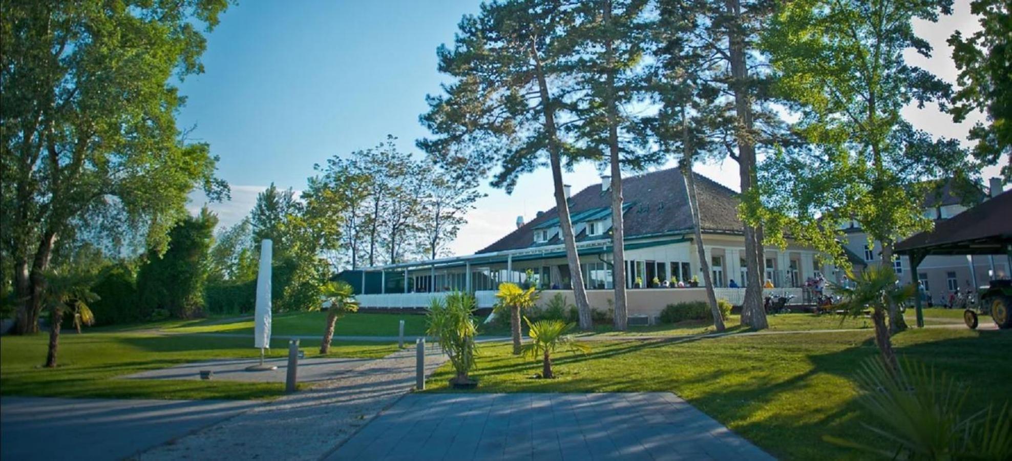 Hotel Diamond Country Club Atzenbrugg Экстерьер фото